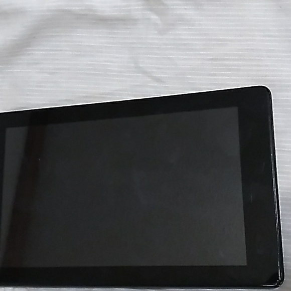 Kindle e reader  6 in - Picture 2 of 2